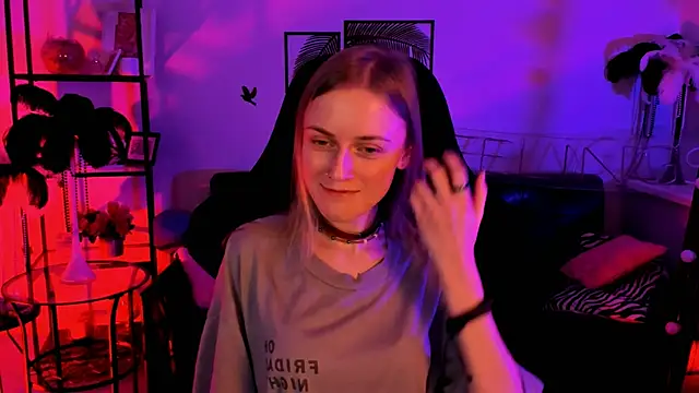 Snapshot of KiraMontoya chatting on 02-19-25, 12:25 KiraMontoya online show from 02-19-25, 12:25