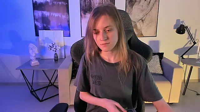 Snapshot of KiraMontoya chatting on 02-27-25, 03:15 KiraMontoya online show from 02-27-25, 03:15