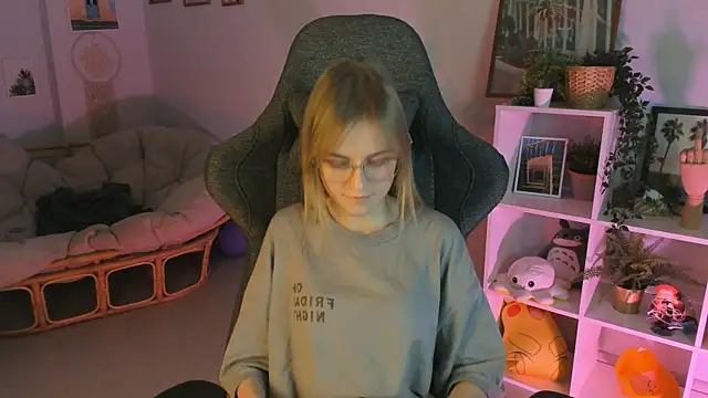 Snapshot of KiraMontoya chatting on 03-02-25, 06:08 KiraMontoya online show from 03-02-25, 06:08