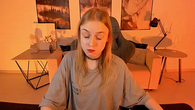 Snapshot of KiraMontoya chatting on 03-05-25, 09:04 KiraMontoya online show from 03-05-25, 09:04