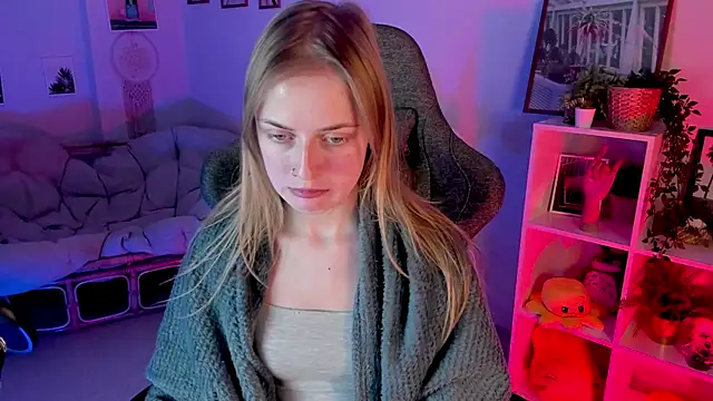 Snapshot of KiraMontoya chatting on 03-07-25, 08:44 KiraMontoya online show from 03-07-25, 08:44