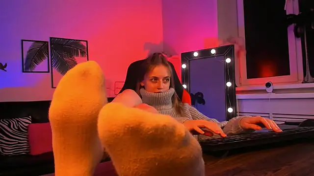 Snapshot of KiraMontoya chatting on 03-08-25, 08:46 KiraMontoya online show from 03-08-25, 08:46