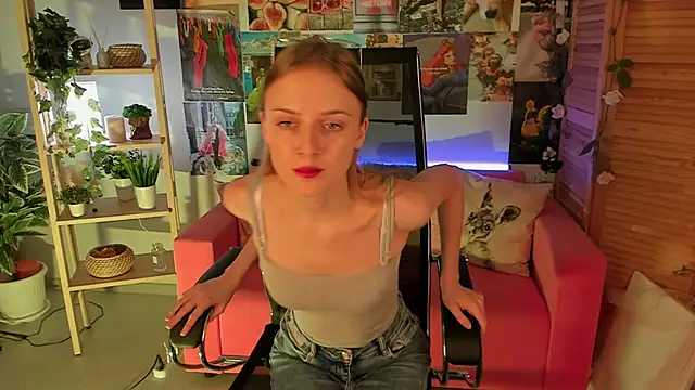 Snapshot of KiraMontoya chatting on 03-16-25, 05:17 KiraMontoya online show from 03-16-25, 05:17