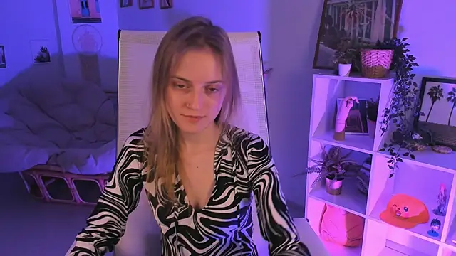 Snapshot of KiraMontoya chatting on 03-22-25, 05:09 KiraMontoya online show from 03-22-25, 05:09