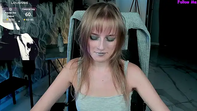 Snapshot of KiraMontoya chatting on 10-15-25, 08:20 KiraMontoya online show from 10-15-25, 08:20