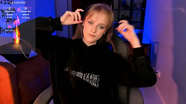 Snapshot of KiraMontoya chatting on 12-16-25, 08:36 KiraMontoya online show from 12-16-25, 08:36