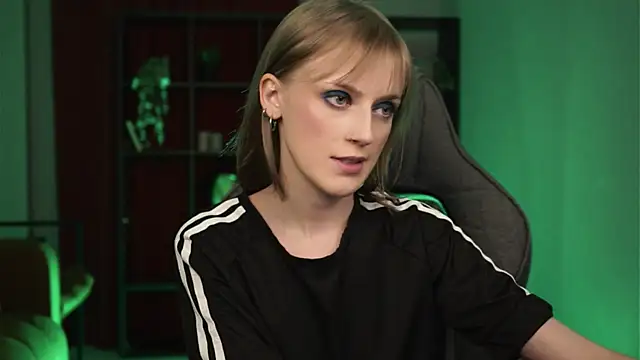 Snapshot of KiraMontoya chatting on 01-18-26, 06:34 KiraMontoya online show from 01-18-26, 06:34