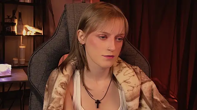 Snapshot of KiraMontoya chatting on 02-07-26, 02:26 KiraMontoya online show from 02-07-26, 02:26