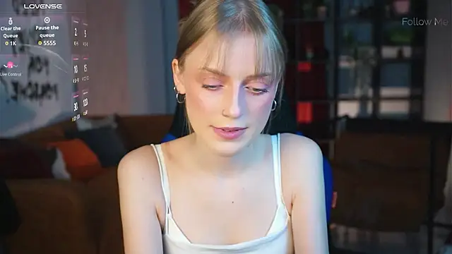 Snapshot of KiraMontoya chatting on 02-13-26, 02:51 KiraMontoya online show from 02-13-26, 02:51