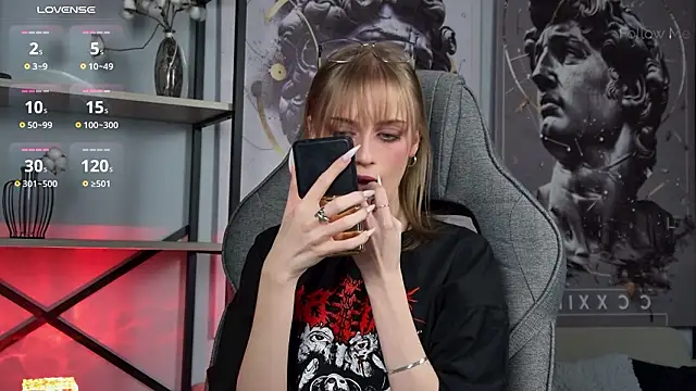 Snapshot of KiraMontoya chatting on 03-05-26, 02:51 KiraMontoya online show from 03-05-26, 02:51