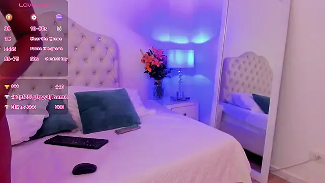 Snapshot of FelicityAdams chatting on 03-13-25, 04:23 FelicityAdams online show from 03-13-25, 04:23