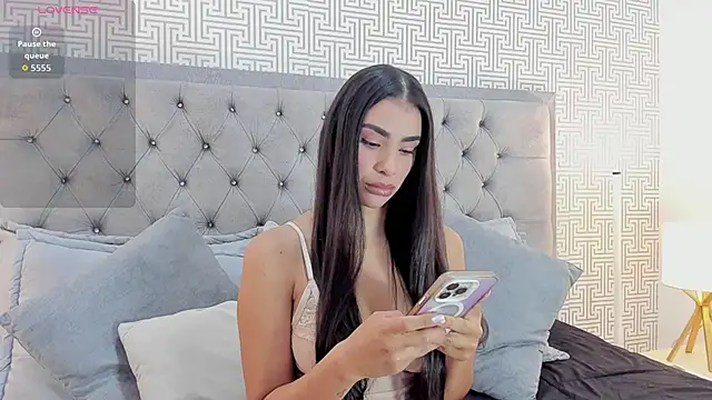 Snapshot of FelicityAdams chatting on 10-28-25, 01:36 FelicityAdams online show from 10-28-25, 01:36