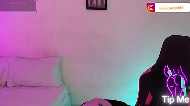Snapshot of alaia_sweetxxx chatting on 05-05-26, 09:56 alaia sweetxxx online show from 05-05-26, 09:56