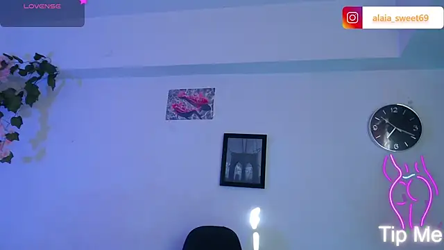 Snapshot of alaia_sweetxxx chatting on 05-13-26, 12:13 alaia sweetxxx online show from 05-13-26, 12:13