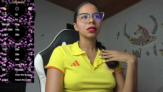 Snapshot of alisson_hoffman05 chatting on 06-23-26, 07:34 alisson hoffman05 online show from 06-23-26, 07:34