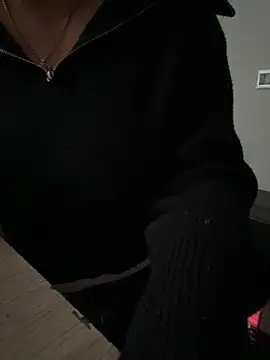 Snapshot of Loveblackzilla chatting on 02-16-25, 01:27 Loveblackzilla online show from 02-16-25, 01:27