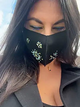 Snapshot of Loveblackzilla chatting on 10-08-25, 03:31 Loveblackzilla online show from 10-08-25, 03:31