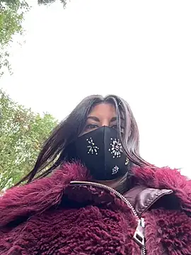 Snapshot of Loveblackzilla chatting on 10-11-25, 10:58 Loveblackzilla online show from 10-11-25, 10:58