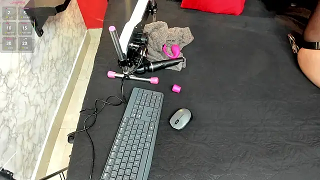 IVISBOUNCYASS online show from 11-29-25, 12:19