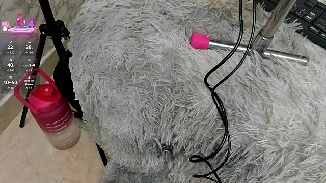 IVISBOUNCYASS online show from 04-19-26, 01:43