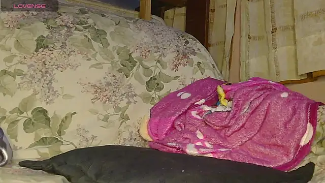 Snapshot of blondiebbc chatting on 02-25-26, 12:15 blondiebbc online show from 02-25-26, 12:15