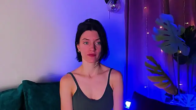 Snapshot of roxy_riot_ chatting on 02-08-25, 04:25 roxy riot online show from 02-08-25, 04:25