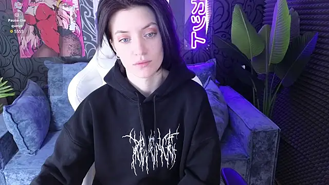 Snapshot of roxy_riot_ chatting on 02-17-25, 01:25 roxy riot online show from 02-17-25, 01:25