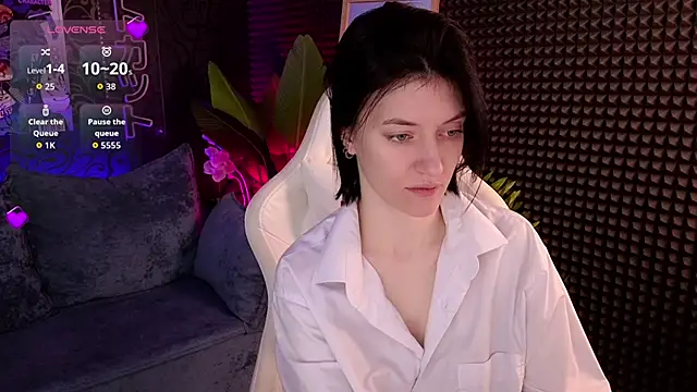 Snapshot of roxy_riot_ chatting on 09-26-25, 01:31 roxy riot online show from 09-26-25, 01:31