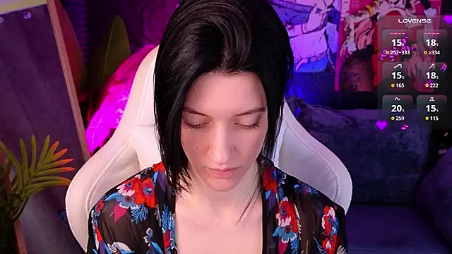 Snapshot of roxy_riot_ chatting on 10-18-25, 01:30 roxy riot online show from 10-18-25, 01:30