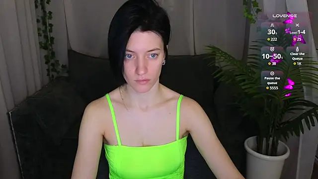 Snapshot of roxy_riot_ chatting on 11-08-25, 01:28 roxy riot online show from 11-08-25, 01:28