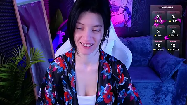 Snapshot of roxy_riot_ chatting on 11-13-25, 01:26 roxy riot online show from 11-13-25, 01:26