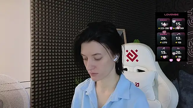 Snapshot of roxy_riot_ chatting on 12-14-25, 03:01 roxy riot online show from 12-14-25, 03:01