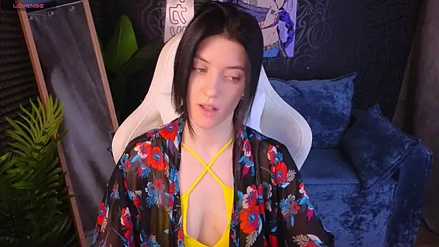 Snapshot of roxy_riot_ chatting on 12-22-25, 01:35 roxy riot online show from 12-22-25, 01:35