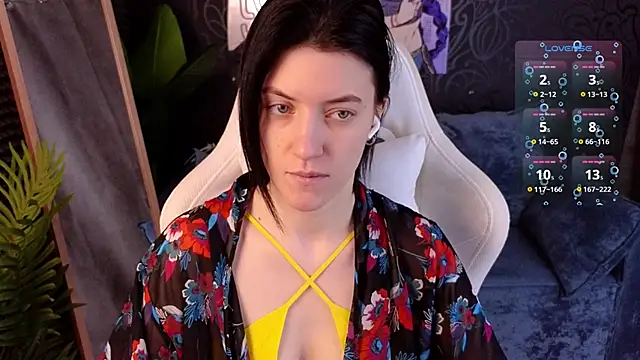 Snapshot of roxy_riot_ chatting on 12-23-25, 01:25 roxy riot online show from 12-23-25, 01:25