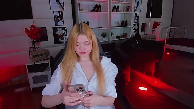 AdeleCartier online show from 02-13-25, 01:19