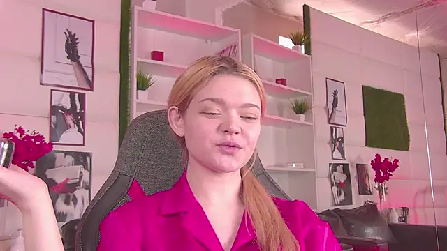 AdeleCartier online show from 03-04-25, 05:53