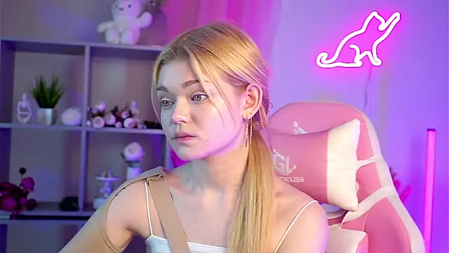 AdeleCartier online show from 03-18-25, 01:21