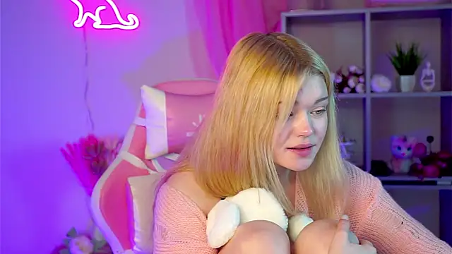 AdeleCartier online show from 03-22-25, 05:39