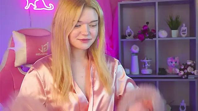 AdeleCartier online show from 03-23-25, 07:09