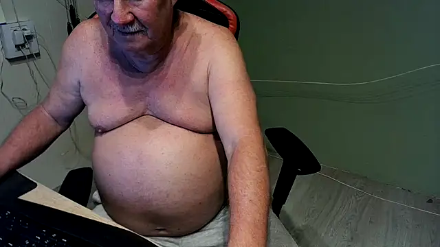 Snapshot of barenfan chatting on 03-07-25, 11:38 barenfan online show from 03-07-25, 11:38