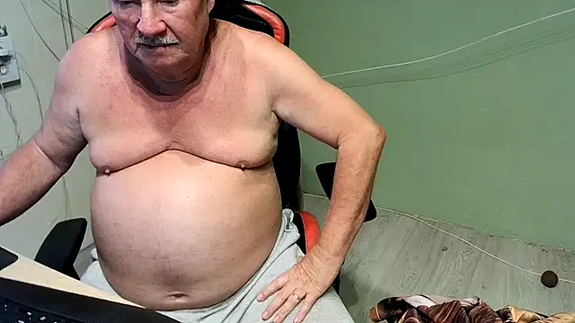 Snapshot of barenfan chatting on 03-19-25, 07:27 barenfan online show from 03-19-25, 07:27