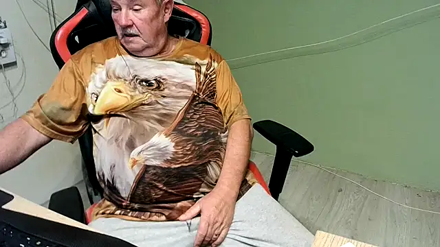 Snapshot of barenfan chatting on 03-20-25, 10:29 barenfan online show from 03-20-25, 10:29