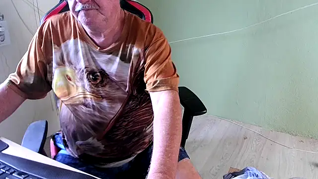 Snapshot of barenfan chatting on 03-21-25, 04:18 barenfan online show from 03-21-25, 04:18