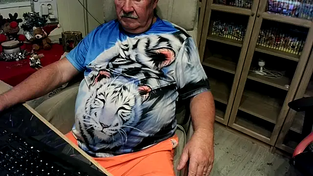 Snapshot of barenfan chatting on 11-29-25, 11:19 barenfan online show from 11-29-25, 11:19