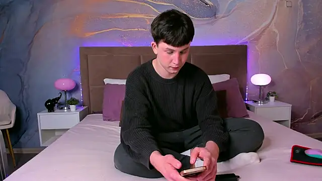 AdrianoAubert online show from 09-19-25, 03:08