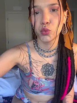 Snapshot of nickelfie chatting on 11-22-25, 12:04 nickelfie online show from 11-22-25, 12:04