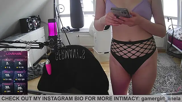 Snapshot of Gamergirl-Linela chatting on 09-12-25, 03:34 Gamergirl-Linela online show from 09-12-25, 03:34