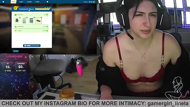 Snapshot of Gamergirl-Linela chatting on 12-16-25, 08:30 Gamergirl-Linela online show from 12-16-25, 08:30