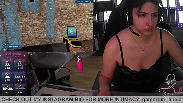 Snapshot of Gamergirl-Linela chatting on 12-18-25, 07:58 Gamergirl-Linela online show from 12-18-25, 07:58