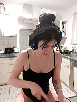 Snapshot of Gamergirl-Linela chatting on 03-05-26, 07:32 Gamergirl-Linela online show from 03-05-26, 07:32